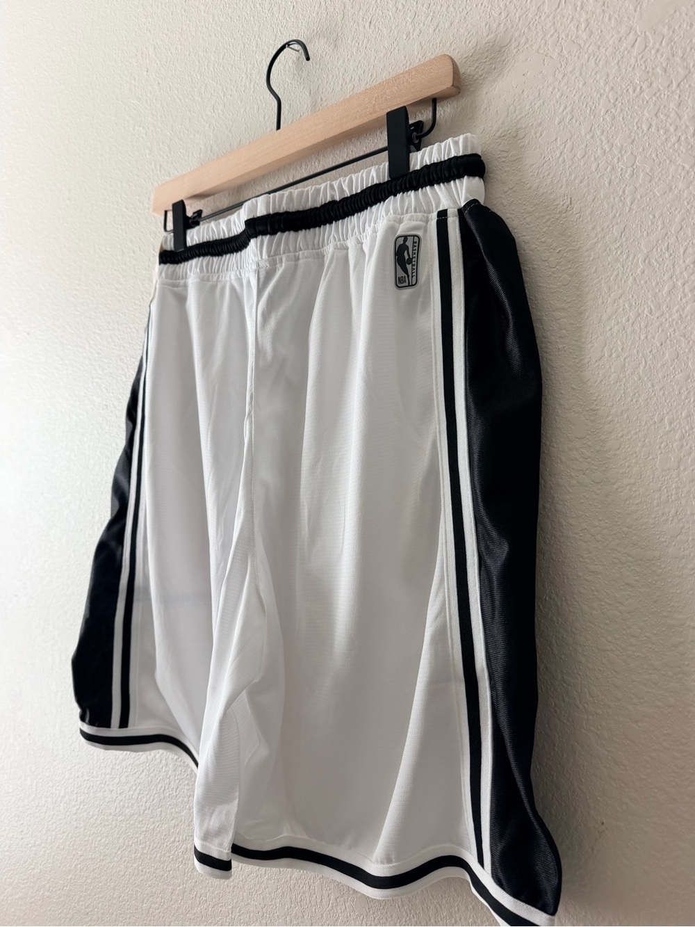 NBA Hard Impact Classic Fit Basketball Shorts White Black Men’s Medium NWT - Picture 5 of 7